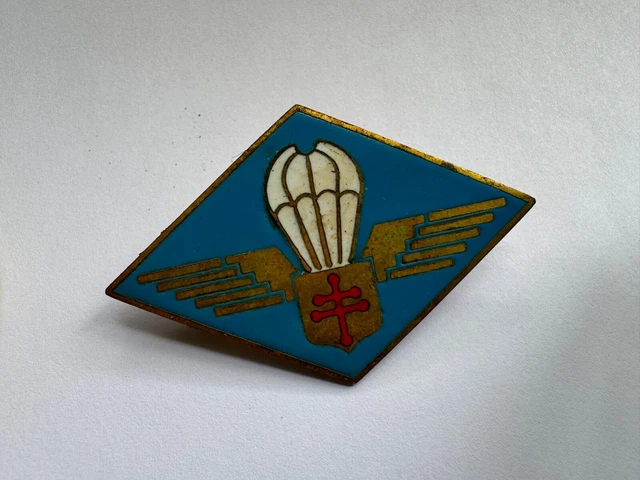 Ancien Insigne émaillé Gymnastique - Paris 1963 - IVème Coupe D'Europe Féminine - France