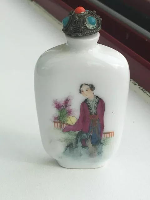 Chine : Snuff Bottle en porcelaine signée