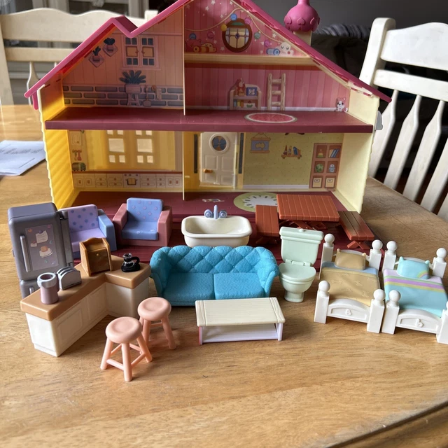 BLUEY FAMILY HOME House Pack and Go Playset Dollhouse with furniture