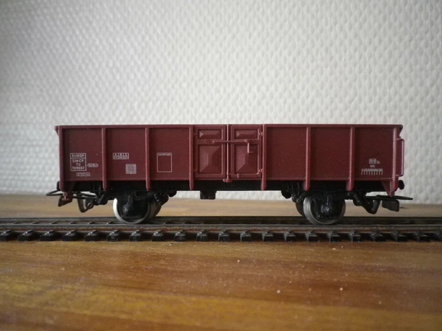 ROCO WAGON TOMBEREAU A ESSIEUX DE LA DR AVEC CHARGEMENT DE POUTRES