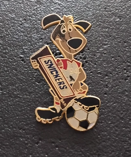 Pin's Fuji / Striker - Mascotte Coupe Du Monde 1994 USA - Allemagne - Occasion