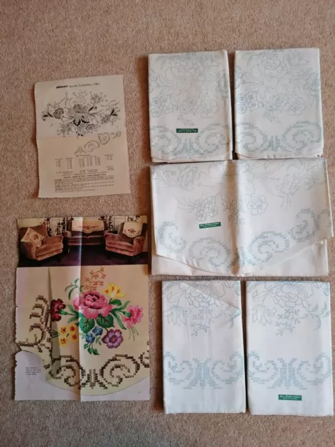 Vintage 5-teiliges Stickset - 2 Kissenbezüge, 2 Stuhllehnen, Settee Rücken 