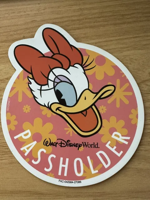 Walt Disney World Daisy Annual Passholder Magnet- Beautiful Animation Art RARE