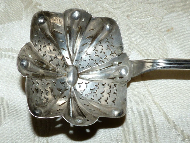 Ancienne Saupoudreuse en Argent Massif Poinçon Minerve 1 er Titre