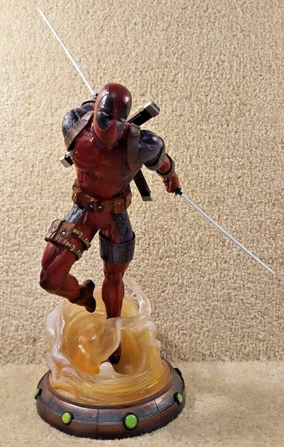 Diamond Select Toys Gallery Marvel Legends Deadpool PVC Diorama 9 Inch Figure