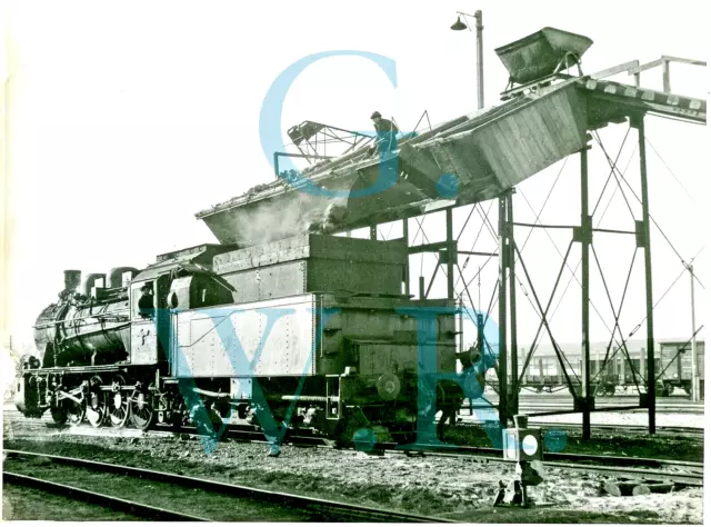 Original RVM Foto - 57 xxxx wird in Dorpat (Tartu) Estland bekohlt  1942