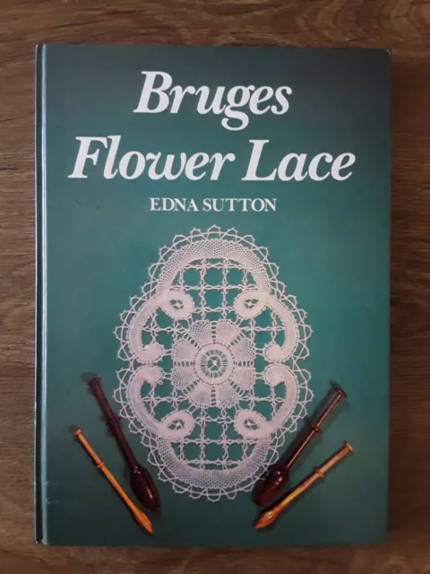 Encaje con flores de Brujas de Edna Sutton
