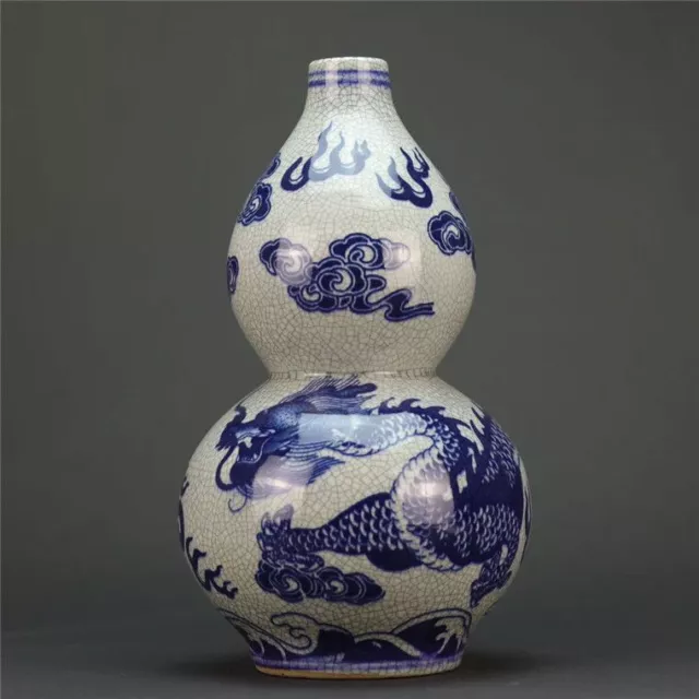 12-inch Jingdezhen porcelain blue and white underglaze dragon pattern gourd vase