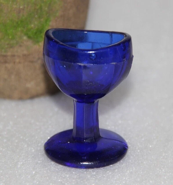 Tazza per il lavaggio degli occhi in vetro blu scuro vintage degli anni...