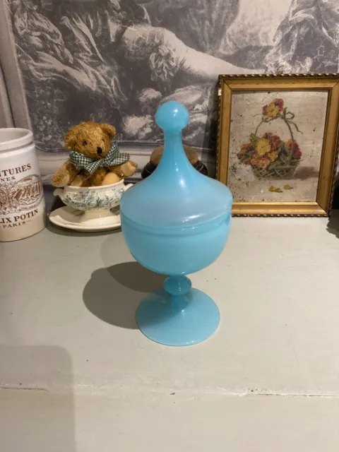 Jolie bonbonnière en opaline bleu