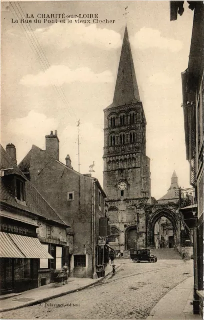 CPA La CHARITÉ-sur-LOIRE La Rue du Pont et le Vieux Clocher (420662)