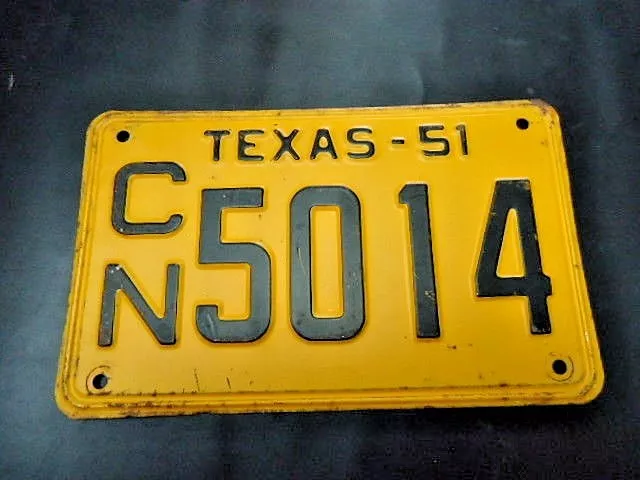 VINTAGE 1951 TEXAS USA LICENSE PLATE CN 5014 10.5" x 6.5" BARN FIND BAR MAN CAVE