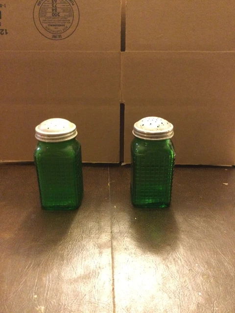 Vintage Owens Illinois Green Depression Glass Salt Pepper Shakers Waffle Hoosier