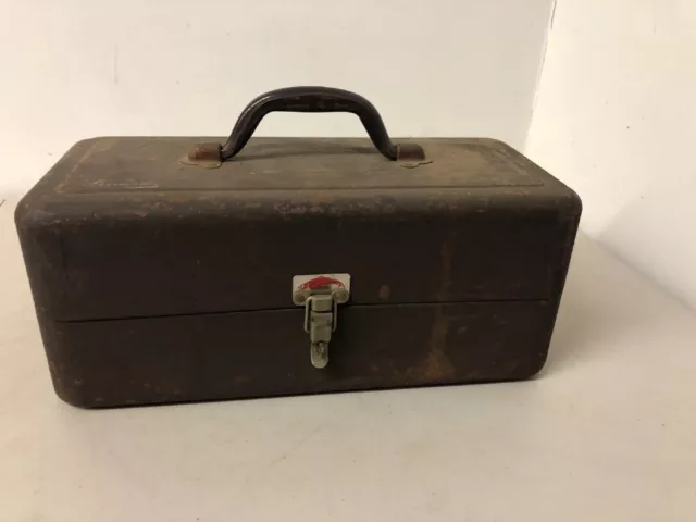 NICE VINTAGE KENNEDY FISHING TACKLE BOX FOR FISHING LURES OR