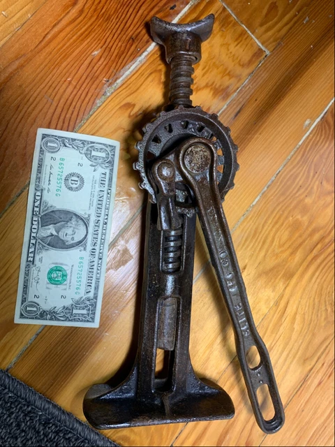Vintage old Car Jack Model T Elite Mfg. Co Ashland Cast Iron 4NX Gears steampunk