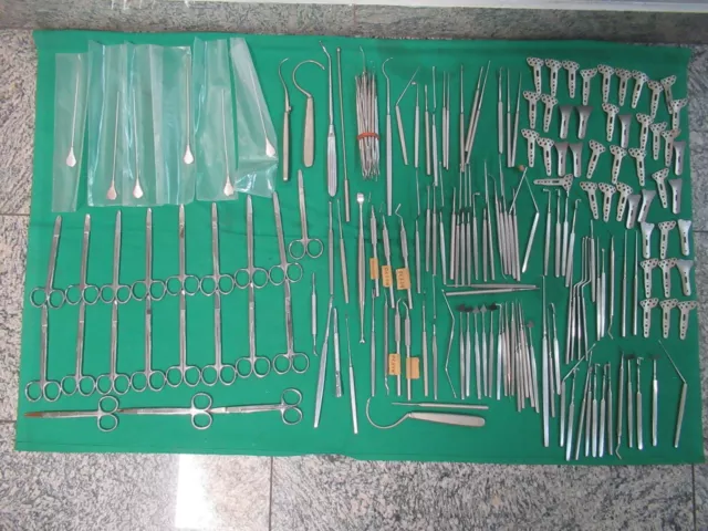 Chirurgische Instrumente, Implantate KONVOLUT (1)