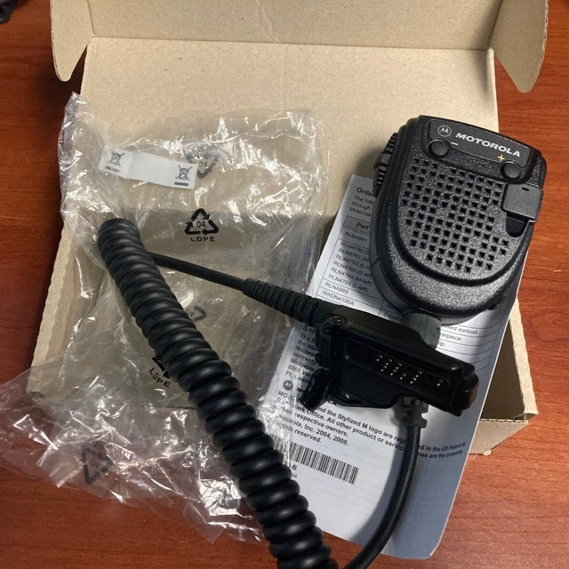 NEW In Box Motorola RMN5038A Remote Speaker Microphone With Emergency Button 