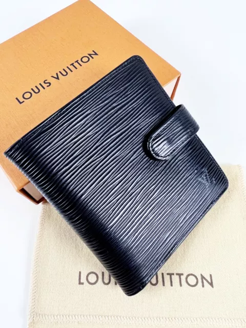 Shop Louis Vuitton Sunglasses (Z1645U, Z1644U) by lifeisfun