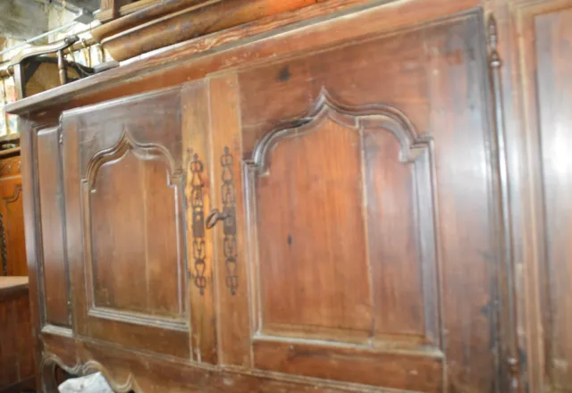 Buffet meuble bas en chêne et sapin style gothique (très ancien)