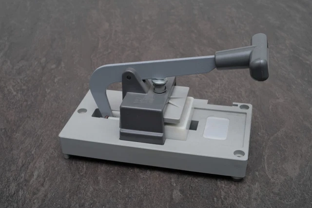 GEPE manual mounting press for 35 mm slides