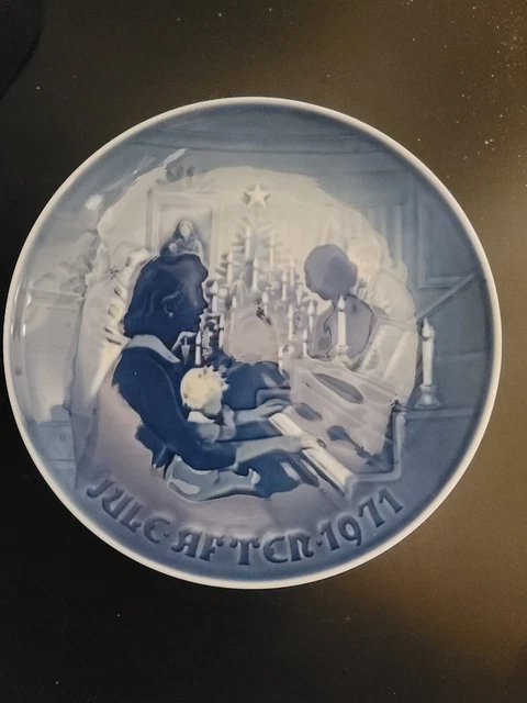 Royal Copenhagen Jule After 1971 7" Plate 8000/9071 Made In Denmark