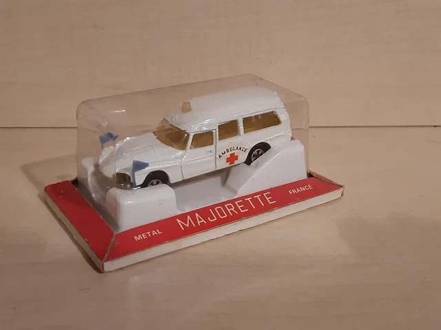 Citroën DS 21 Ambulance 206 - Majorette