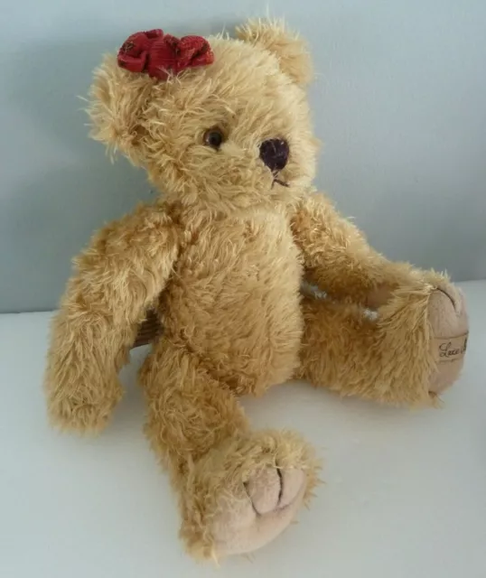 77. DOUDOU PELUCHE OURS OURSONNE LOUISE MANSEN BEIGE MARRON NOEUD ROUGE 25cm