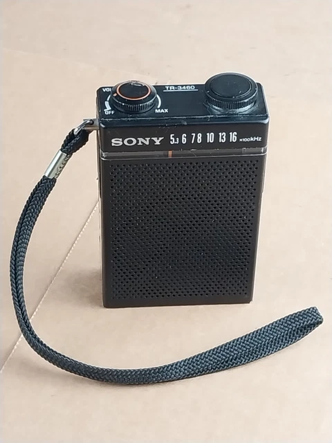 Vintage house broc: Poste radio transistor Radialva modèle Transtor 8 Europe 1959