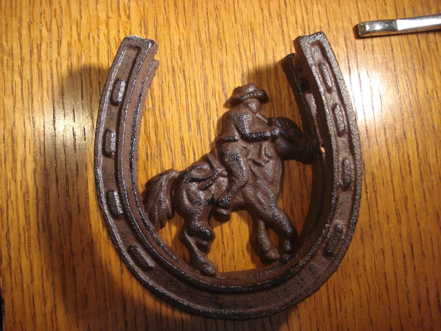 Cow-Boy Porte Heurtoir Fer à Cheval Cowgirl Cheval Cavalier Fonte Western