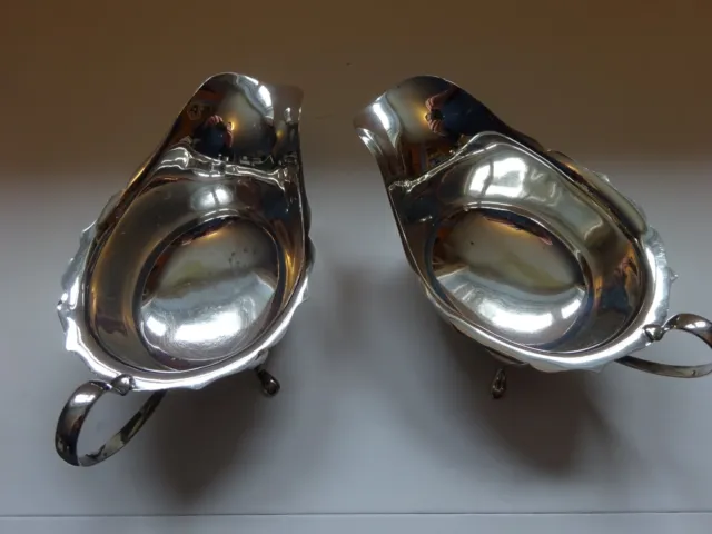 Pair of George V silver sauce boats. Hallmarked 1933 Sheffield.