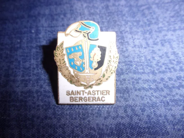 Pin's Centre National d'Entraînement des Forces de Gendarmerie - Saint Astier -