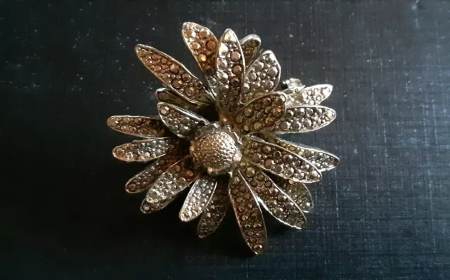 Broche pendentif marguerite fleur  bronze doré créateur signée Micris vintage XX