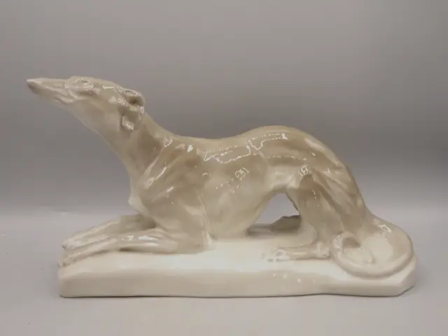 Chien,lévrier,sloughi en porcelaine de Limoges.Camille THARAUD ART DECO.