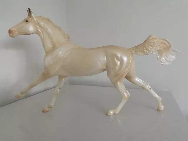 Lovely Breyer Fest SR Trad Model Horse Uffington In Perlino