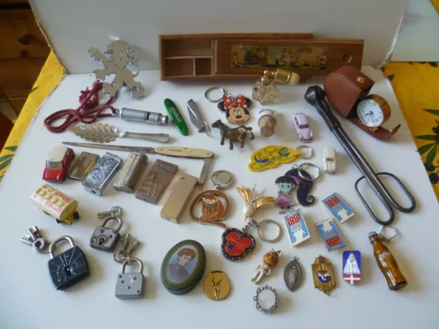 Lot de divers objets fond de tiroirs Brocante