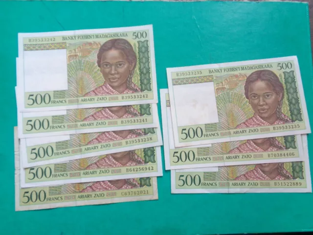 8 billet   banque MADAGASCAR  Afrique  - Réf.   23    /   49