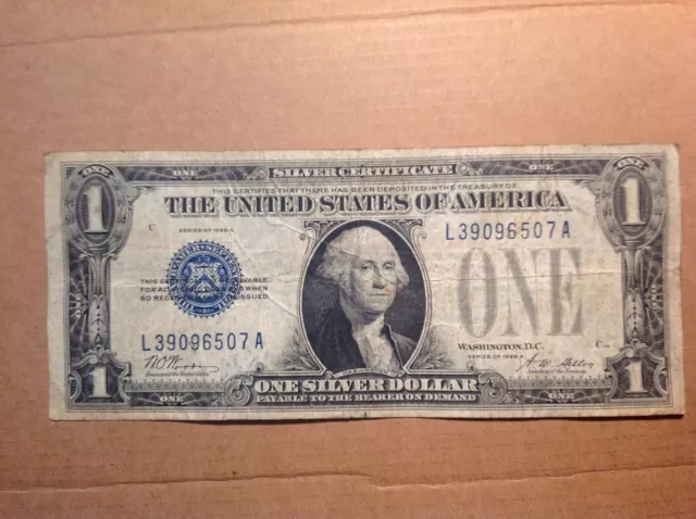 Circulated US Currency 1928A FunnyBack $1 Silver Certificate Banknote L39096507A