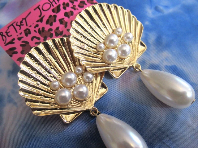 Betsey Johnson Beach Seashell Scallop Shell Pearls Statement Earrings Nwt Betsey Johnson Beach Seashell Scallop Shell Pearls Statement Earrings Nwt