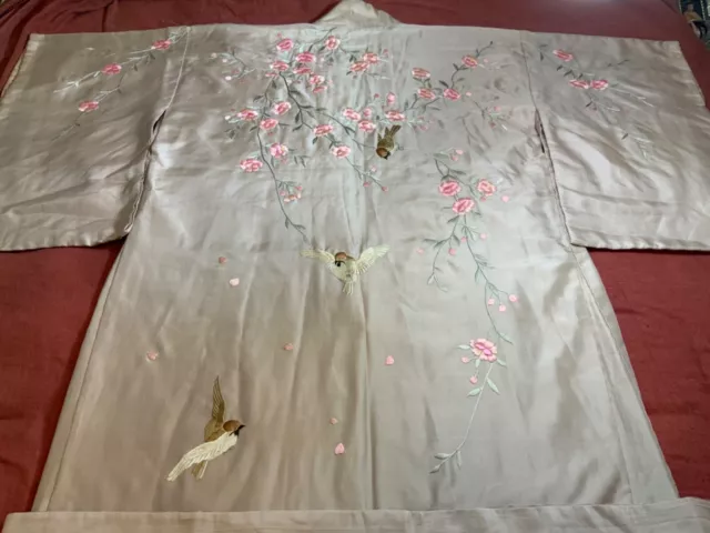 VINTAGE 1930’s JAPANESE HAND EMBROIDERED WOMEN KIMONO EMBROIDERY CHINESE ROBE!