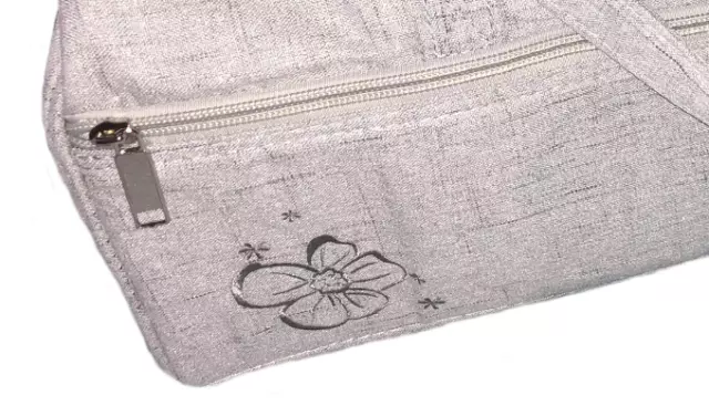 Stricktasche Wolle/Garn/Bastelt Aufbewahrungstasche hellgrau mit bestickter Blume 2