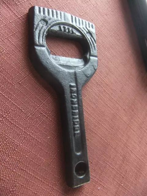cast iron bottle opener depicting the iron bridge in shropshire weighs 72 grams