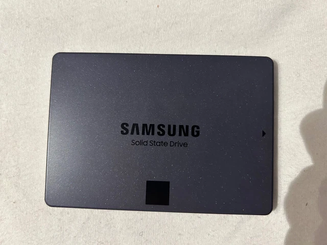 Samsung 870 QVO Festplatte Retail, 4 TB SSD SATA 6 Gbps, 2,5 Zoll, intern Samsung 870 QVO Festplatte Retail, 4 TB SSD SATA 6 Gbps, 2,5 Zoll, intern