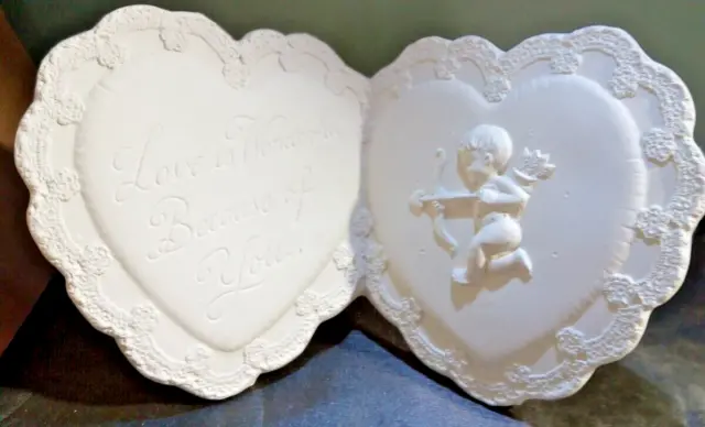 Bisque de cerámica San Valentín - Listo 2 Pinturas - Corazón con cordones con Cupido.  B34