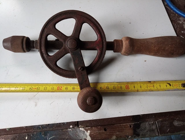 Chignole Ancienne – Perceuse à Main En Acier – Outil De Collection – Fabriquée En France