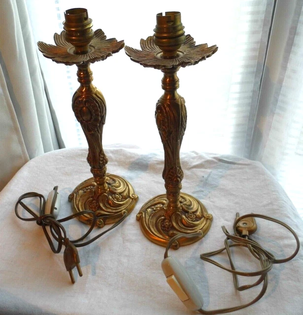 Ancienne Paire de bougeoirs en bronze  métal laiton électrifié