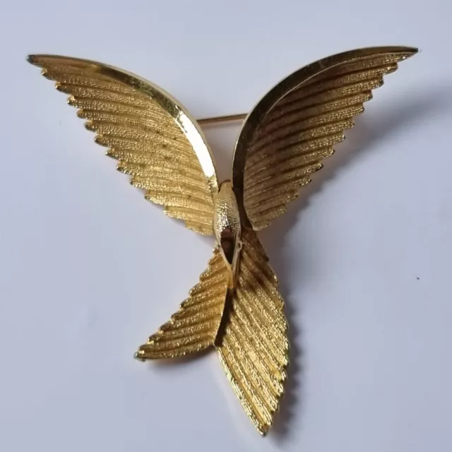 Vintage Sphinx Modernist Sculptural Bird Brooch Gold Tone Textured
