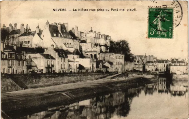 CPA NEVERS - La Nievre (vue prise du Pont mal place) (355580)