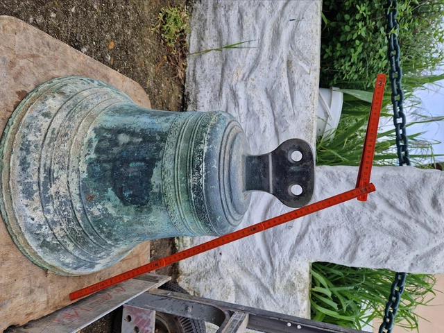 CLOCHE EN BRONZE venant d'une ancienne usine parisienne avant guerre