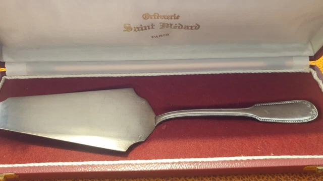 SAINT MÉDARD  PELLE A TARTE et  GÂTEAU   26.3 CM MÉTAL ARGENTÉ