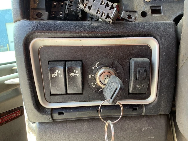 2008-2017 Kenworth T660 IGNITION PANEL Dash Panel - Used | P/N 41123121